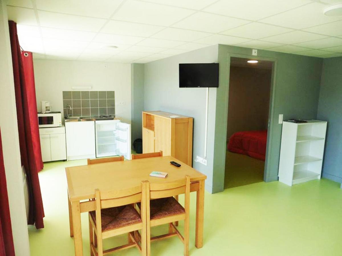 Gite Du Haut Cantal - Appartements Meubles Avec Kitchenette Et Chambres Sans Kitchenette Condat  Bagian luar foto