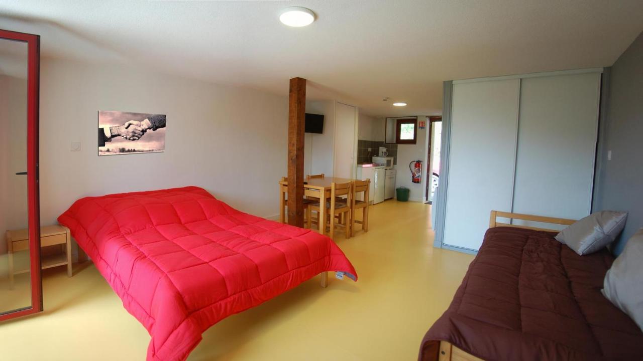 Gite Du Haut Cantal - Appartements Meubles Avec Kitchenette Et Chambres Sans Kitchenette Condat  Bagian luar foto
