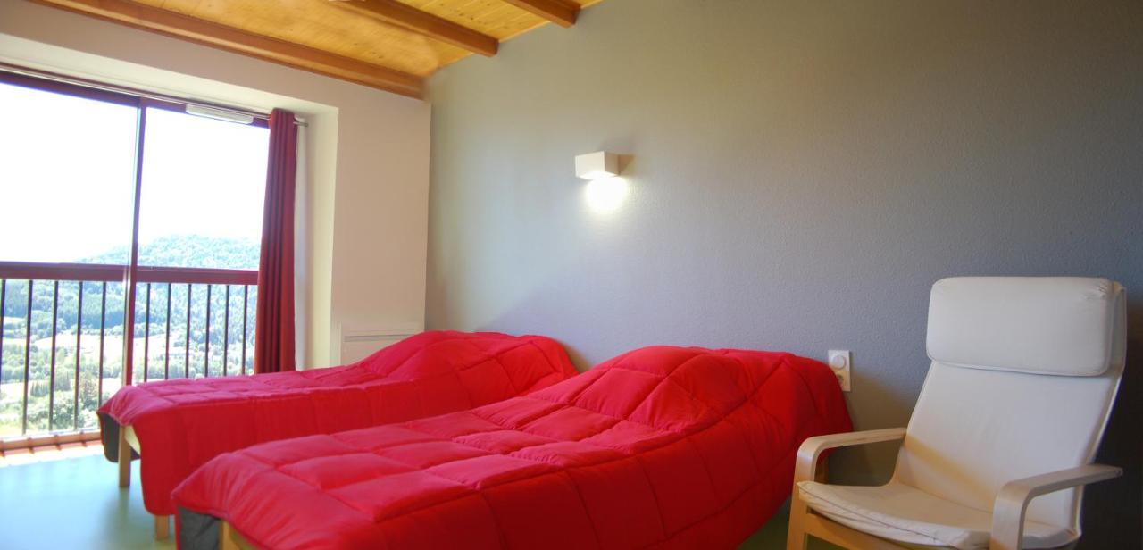 Gite Du Haut Cantal - Appartements Meubles Avec Kitchenette Et Chambres Sans Kitchenette Condat  Bagian luar foto